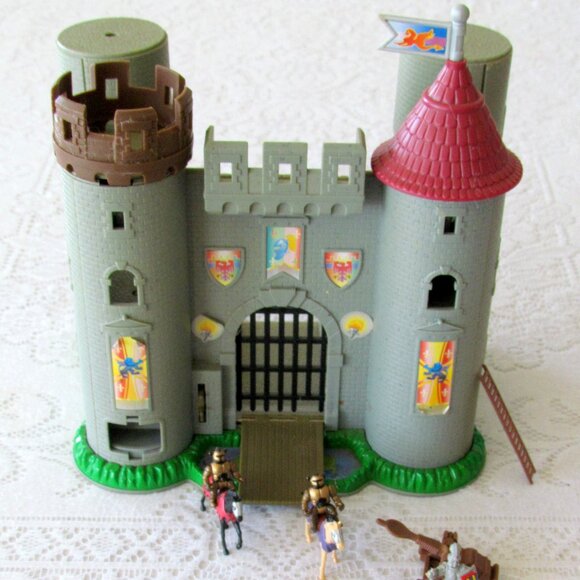 CASTLE, KNIGHTS, HORSES, TREBUCHET, LADDER, VINTAGE BLUE BOX HIDDEN ADVENTURES - Picture 12 of 12